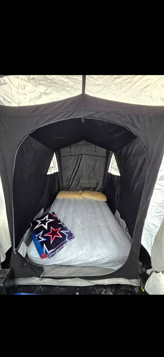 5 berth caravan including awning and annex. - Image 4