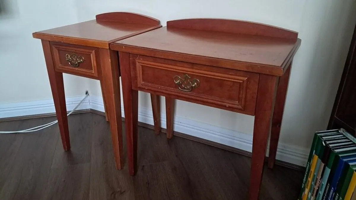Pair of bedside lockers - Image 3