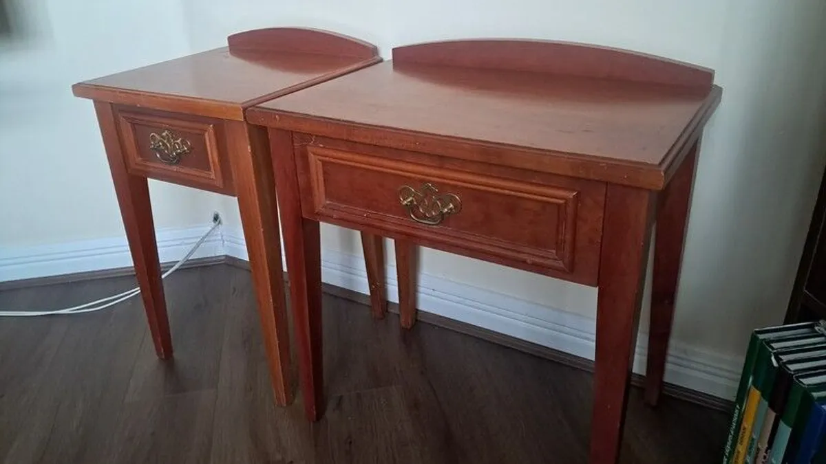 Pair of bedside lockers - Image 2