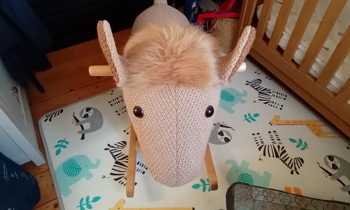 Child's gorgeous rocking horse on wooden stand - Image 2