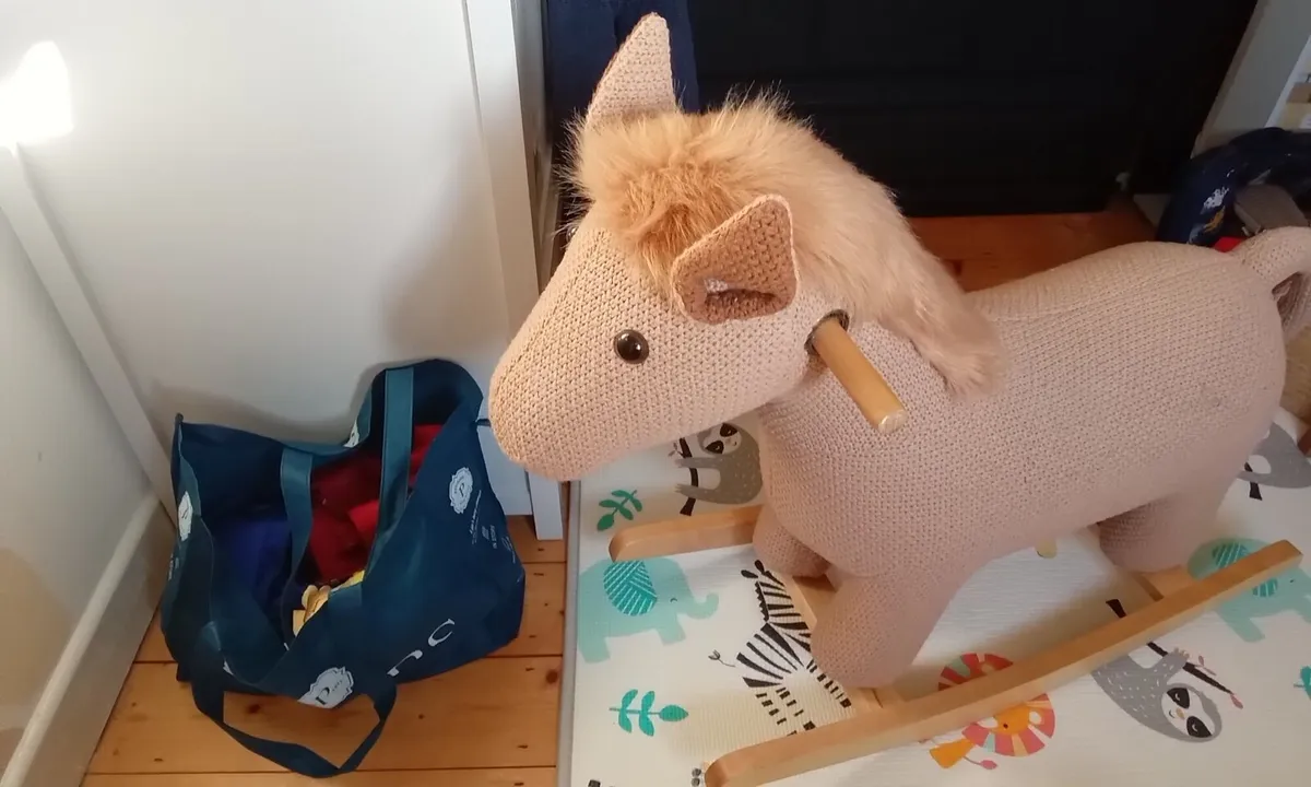 Child's gorgeous rocking horse on wooden stand - Image 4