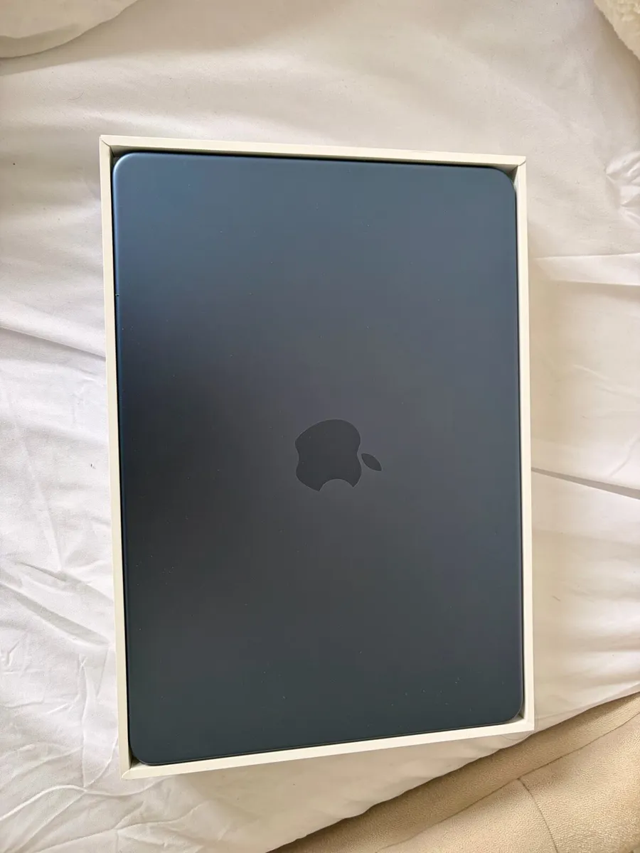 2026 Mac book Neo (darkblue) - Image 4