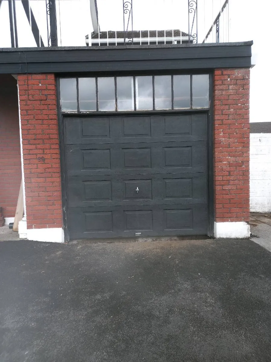Garage doors - Image 1