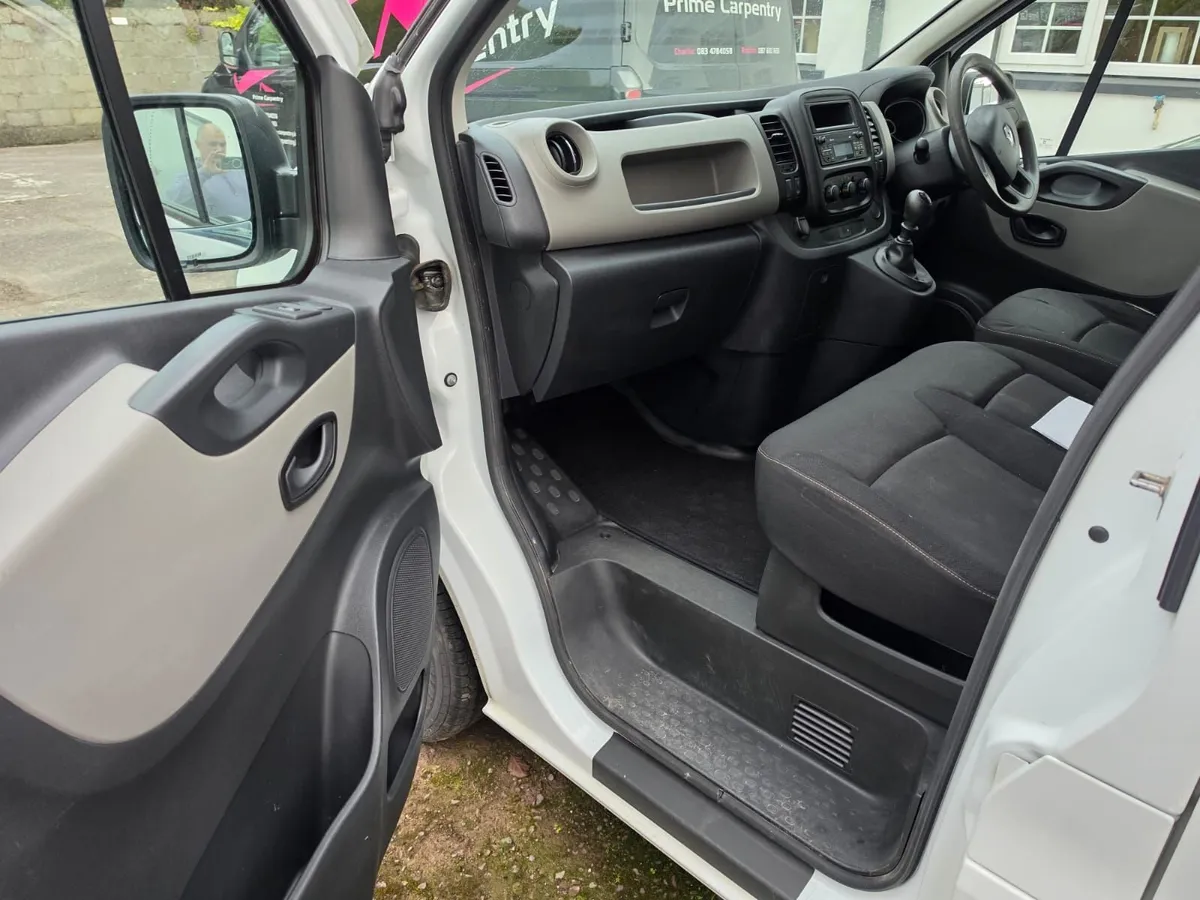 Renault Trafic 2015 - Image 2