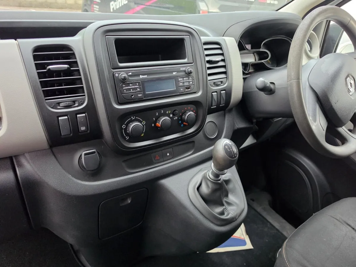 Renault Trafic 2015 - Image 3