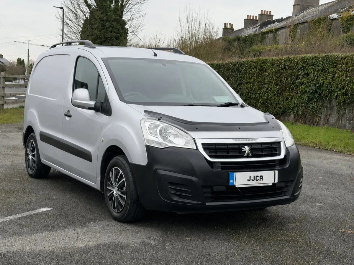 ABSOLUTELY IMMACULATE 2017 PEUGEOT 3 SEATER