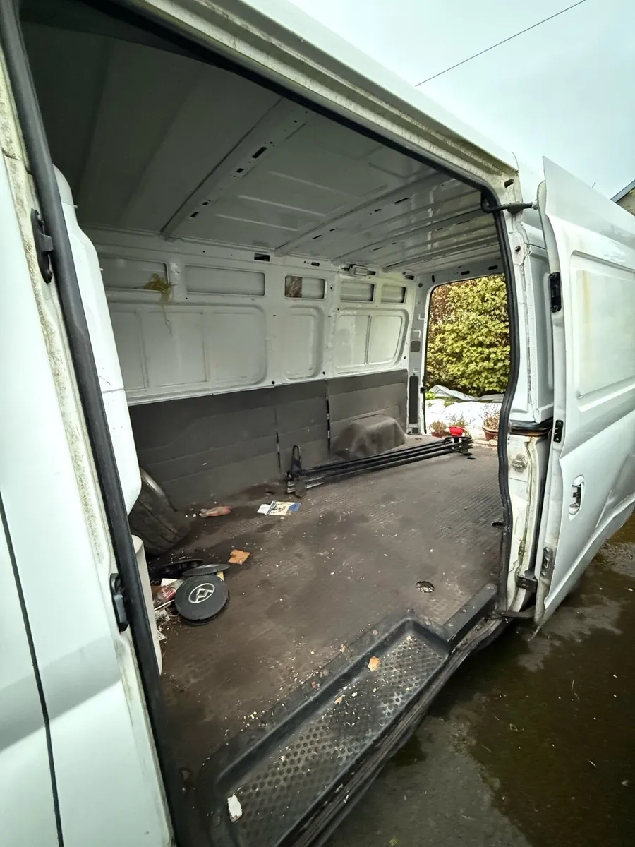 Van - Image 4