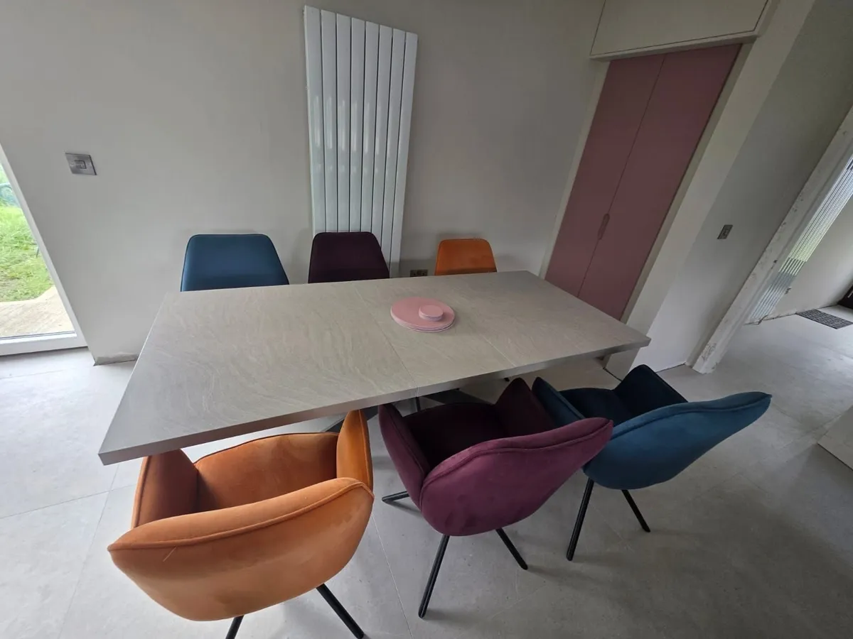 Chair's - Image 1