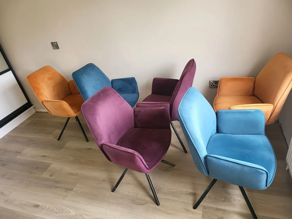 Chair's - Image 4