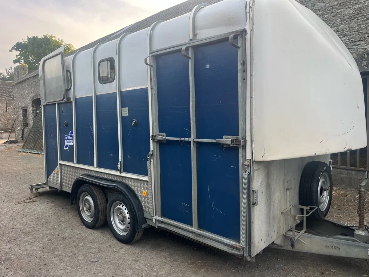 Horse box - Image 1