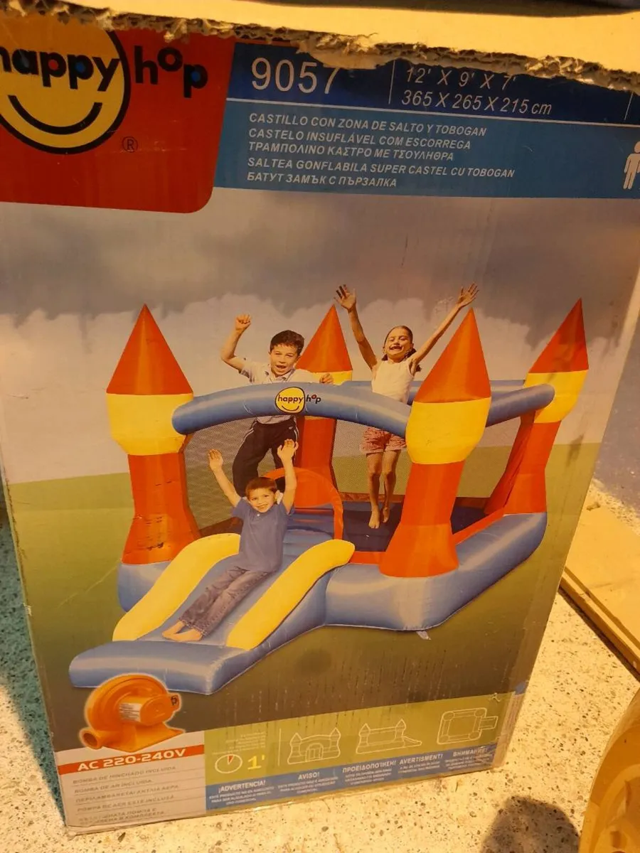 bouncy castle, barley used - Image 2