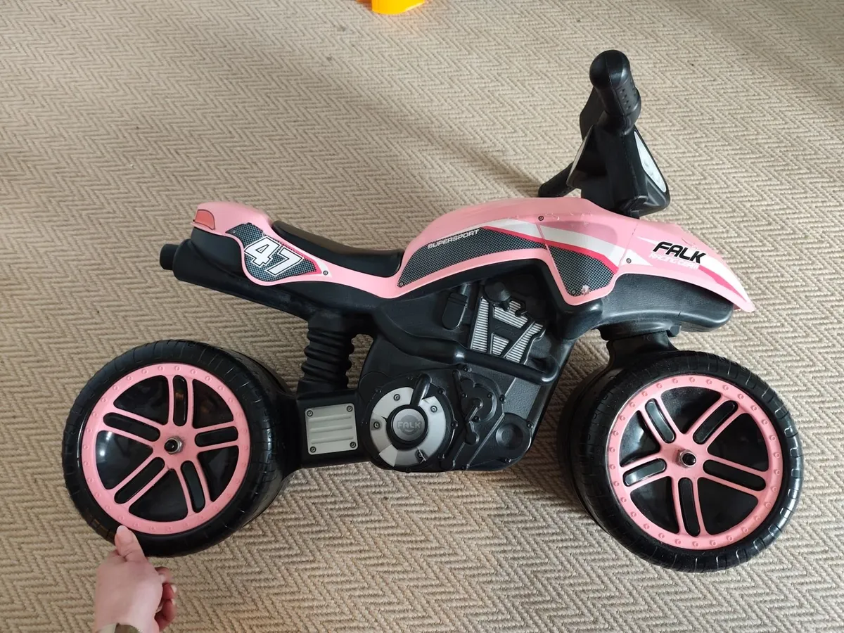 Kids ride on motorbike - Image 1