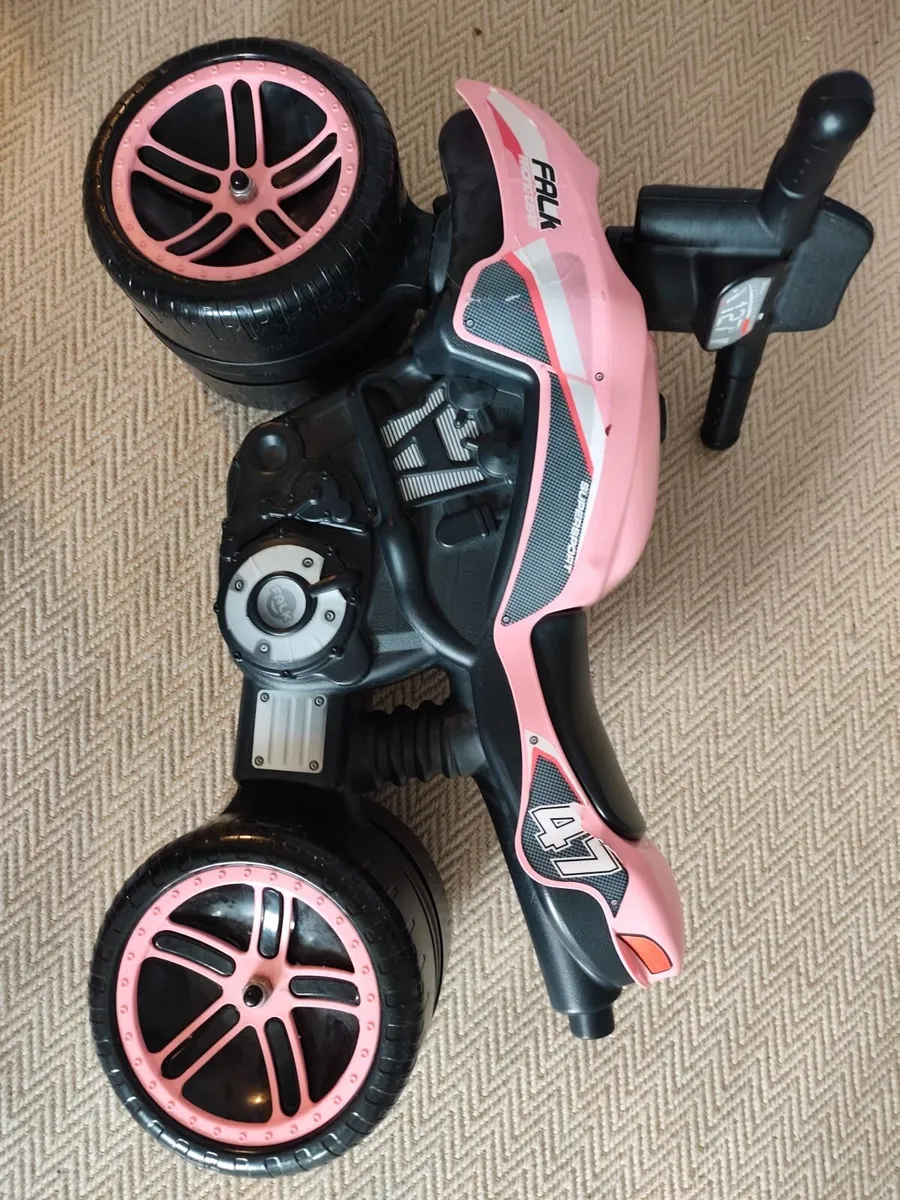Kids ride on motorbike - Image 2