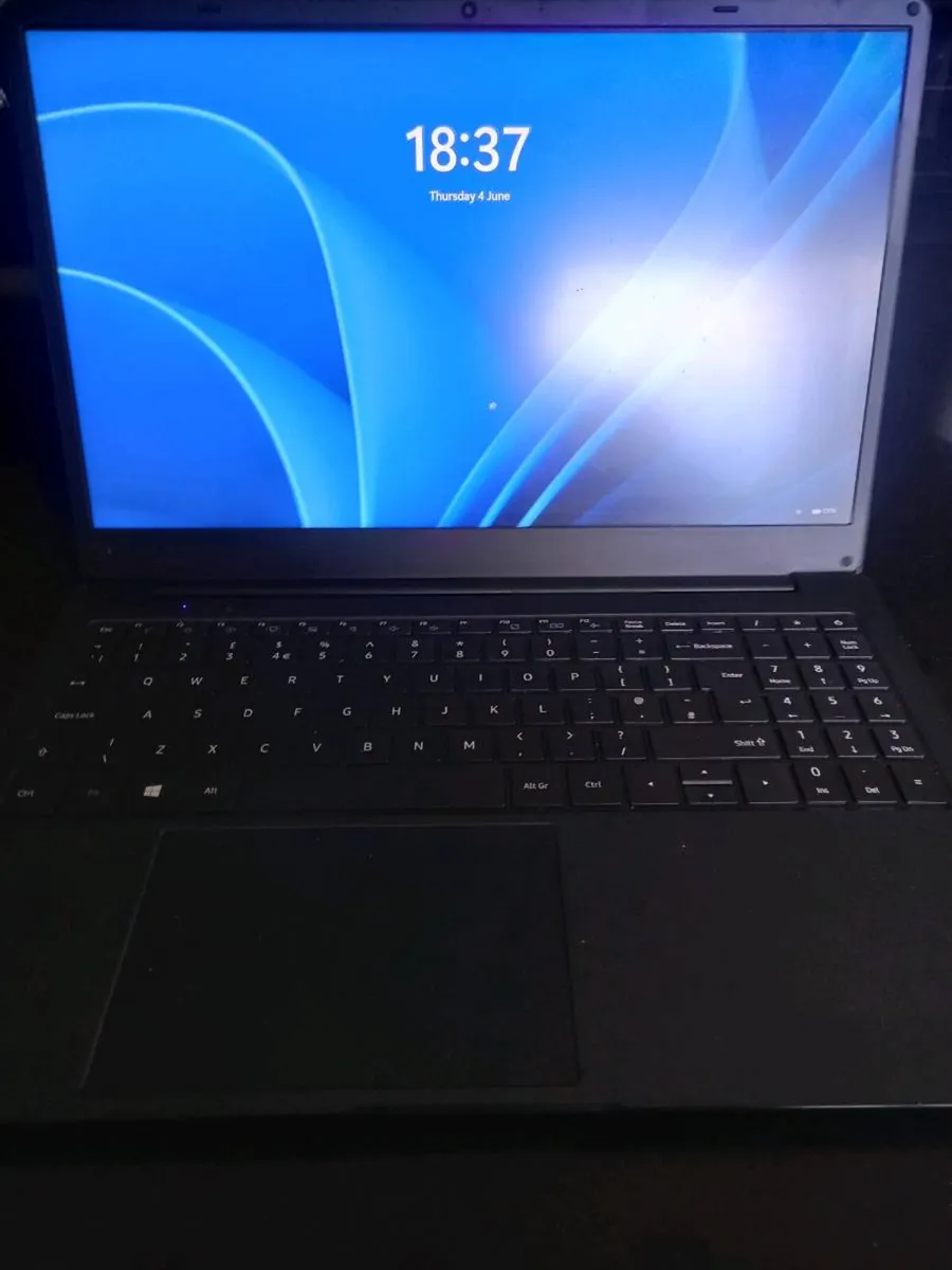 Toshiba DYNABOOK Slimline laptop - Image 4