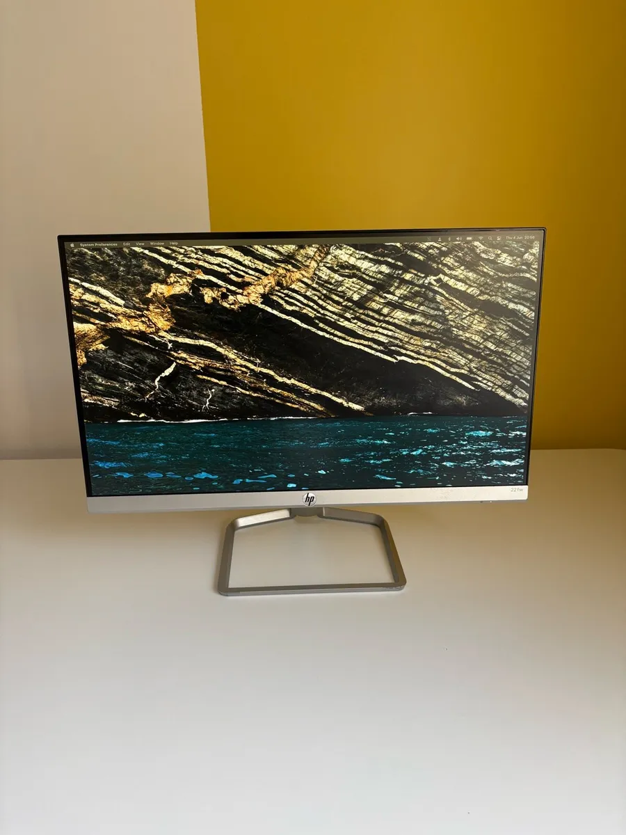 HP monitor 21.5inch - Image 1