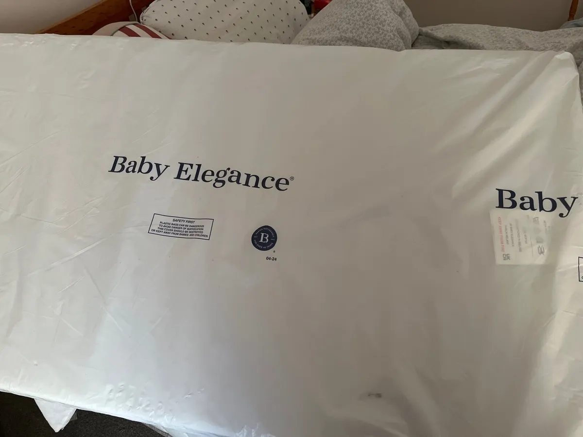 Babylo Ella cot and mattress New - Image 4