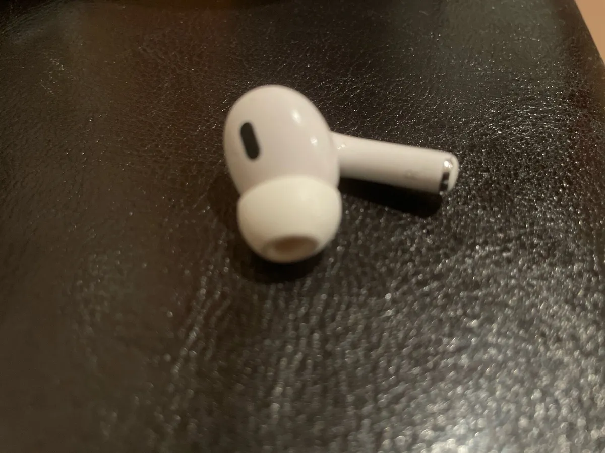 Apple AirPods Pro Right Earbud Only (Right Side) - Image 1