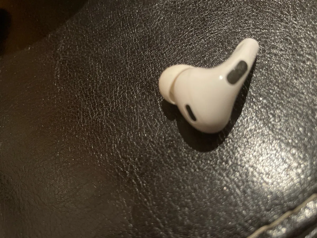 Apple AirPods Pro Right Earbud Only (Right Side) - Image 2