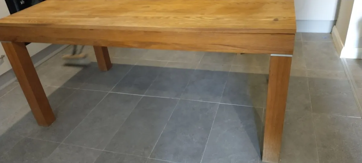 Dining table - Image 1