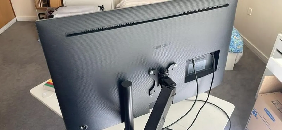 32-inch 4K UHD PC monitor Samsung - Image 2