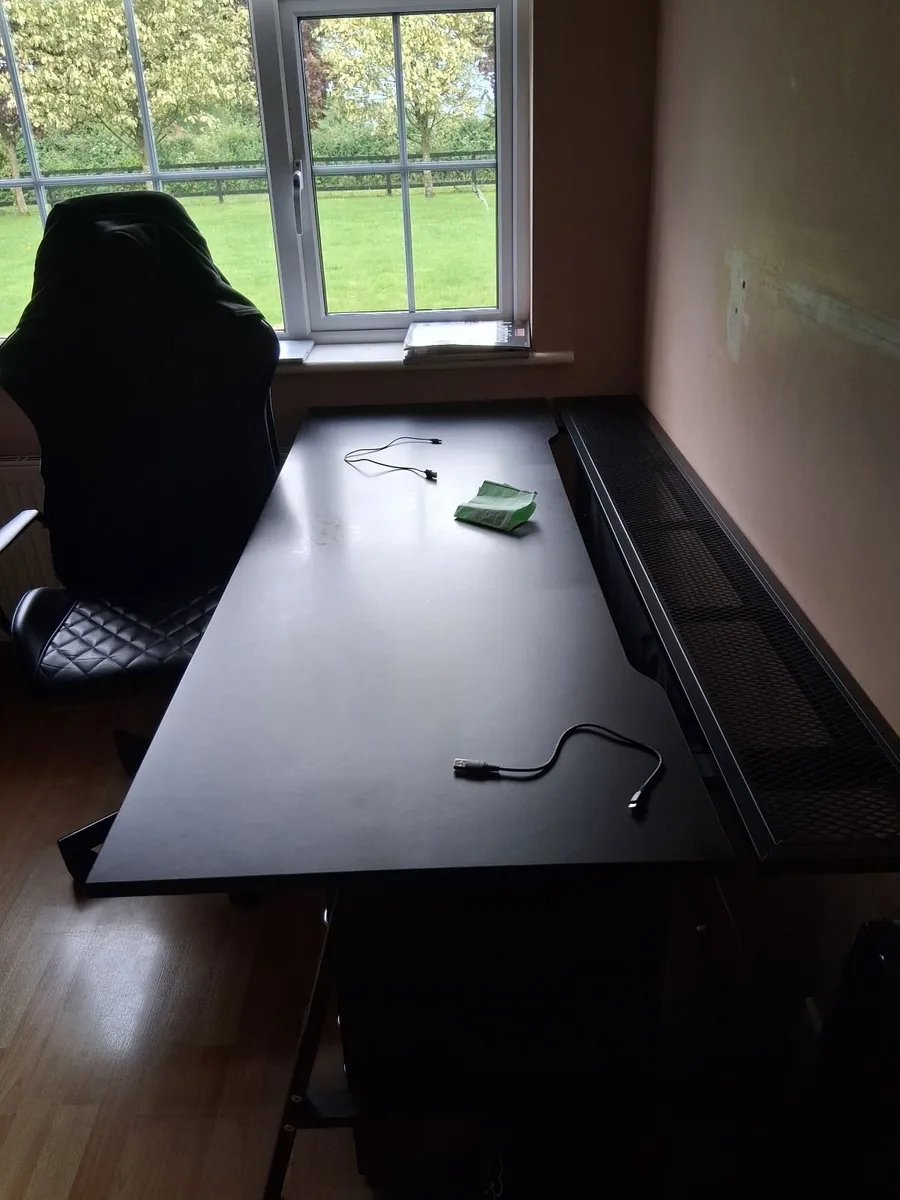 Office table and chairs - Image 3