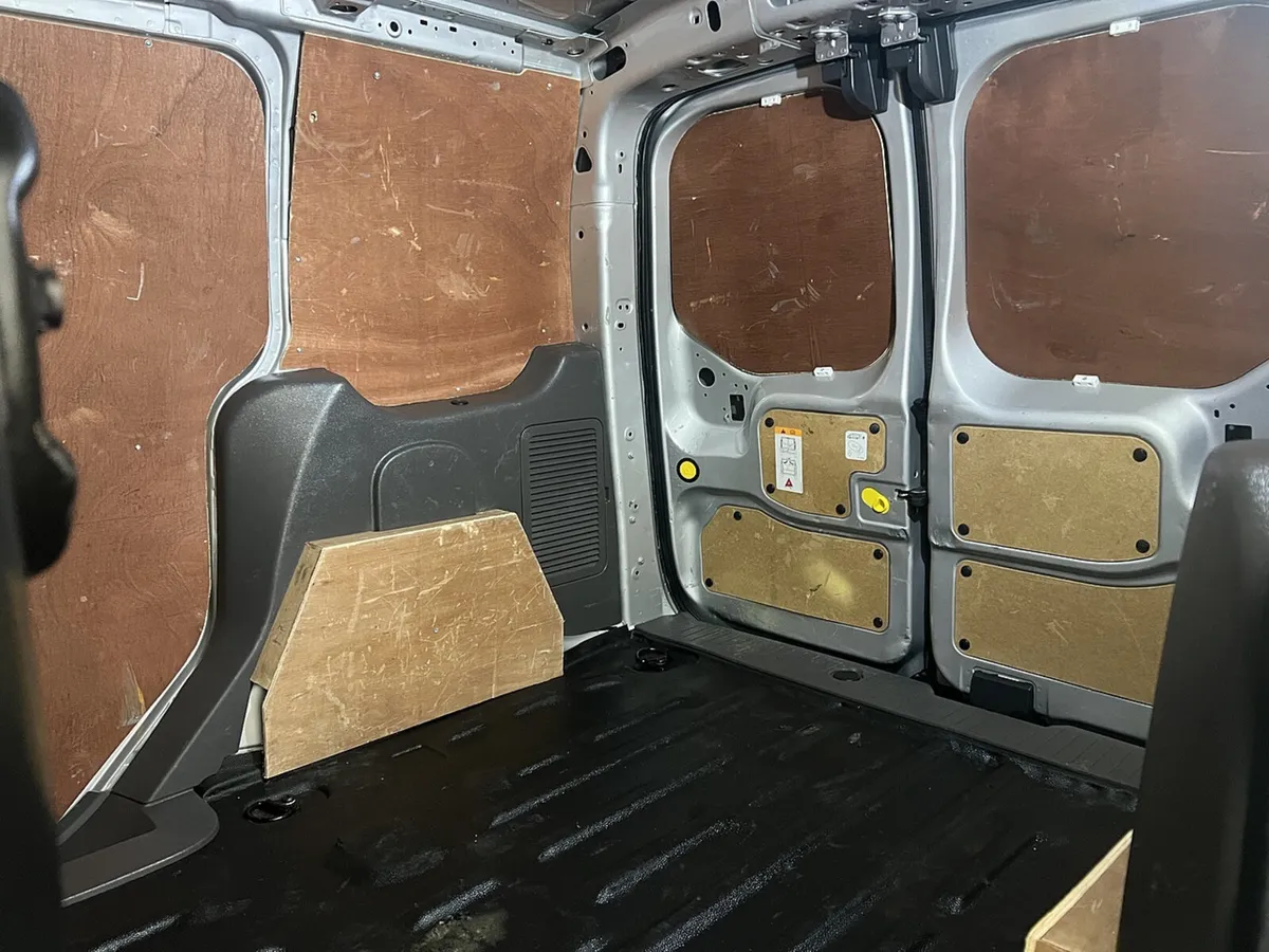 2023 Ford Transit Connect Panel Van - Image 3