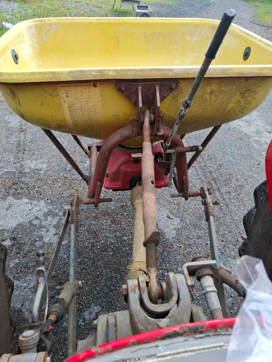 Fertiliser spreader - Image 3