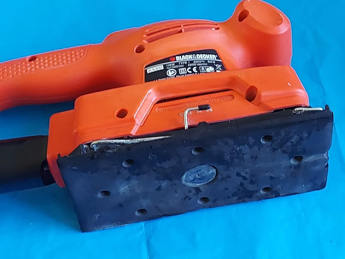 Black & Decker KA300 Orbital Sander 1/3 Sheet 240V - Image 3