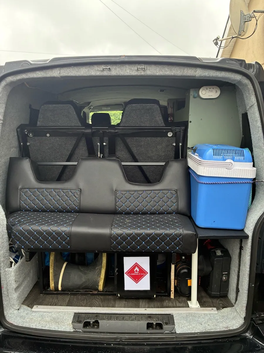 Camper van - Image 2
