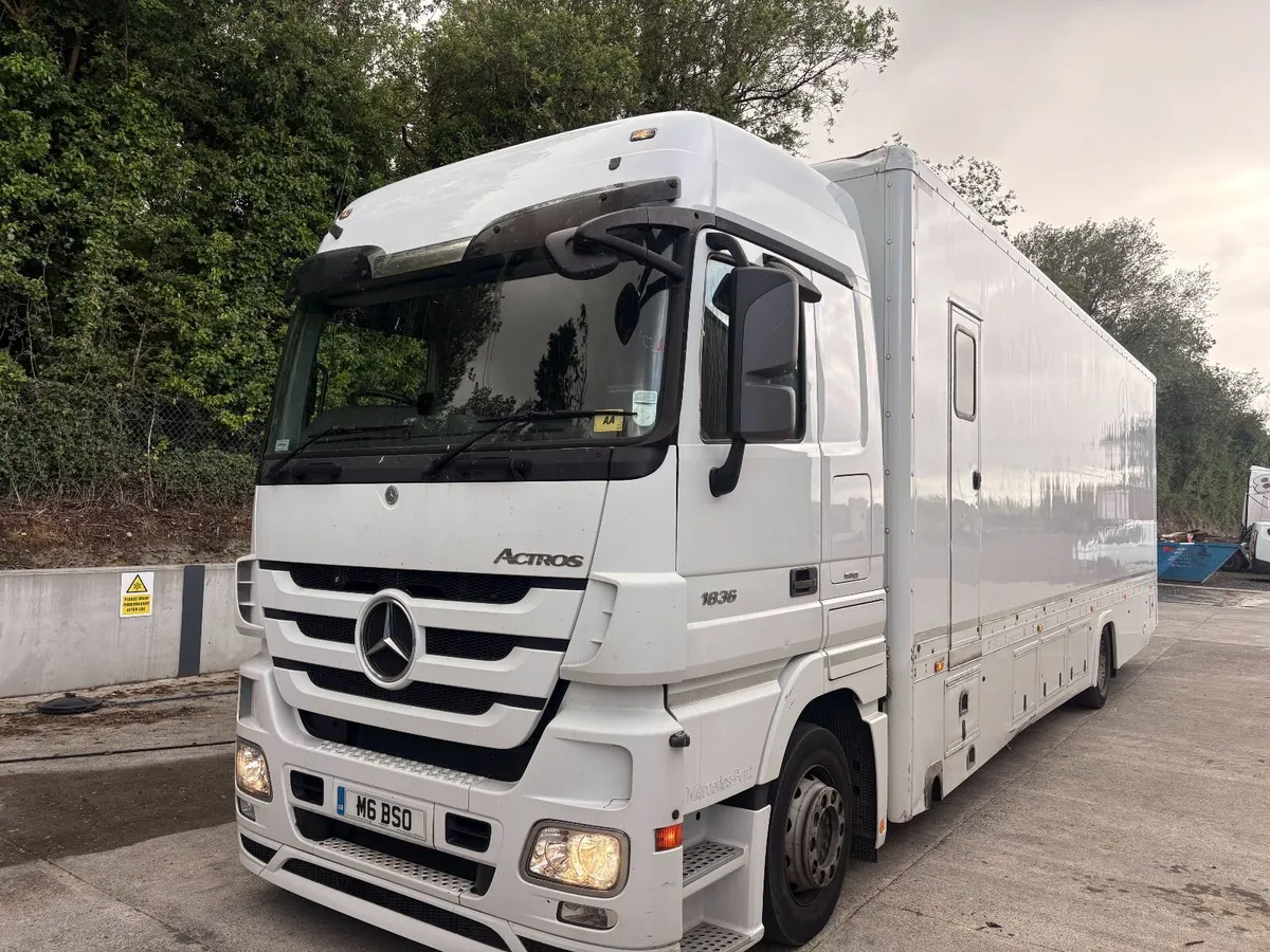 Mercedes Bens Actros 1836 Enclosed Car Transporter - Image 2