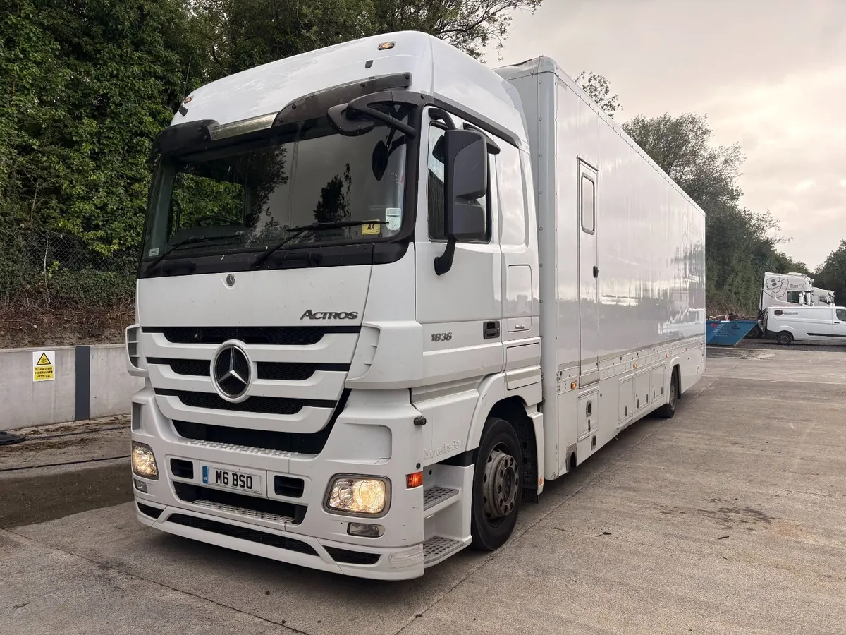 Mercedes Bens Actros 1836 Enclosed Car Transporter - Image 3