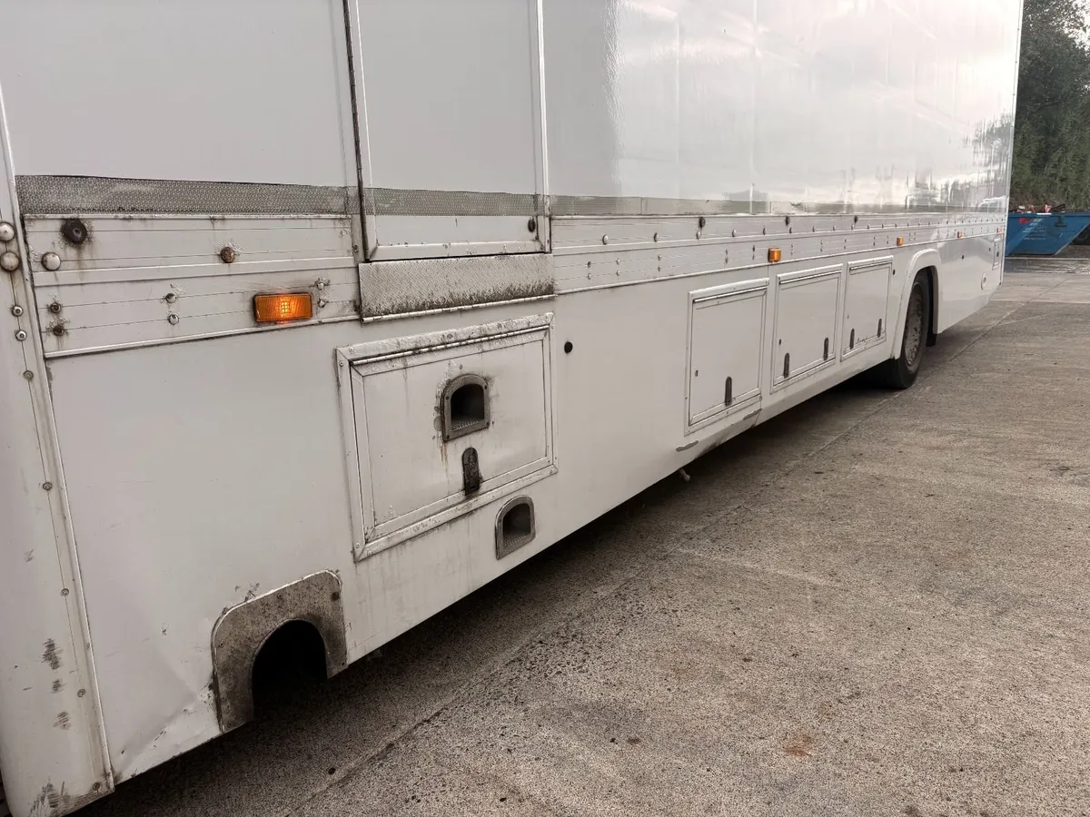Mercedes Bens Actros 1836 Enclosed Car Transporter - Image 4