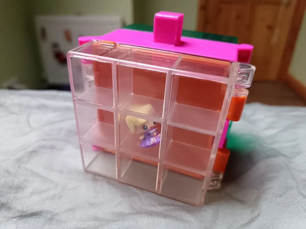 My Mini Mixieq's carry case and assorted figures - Image 4