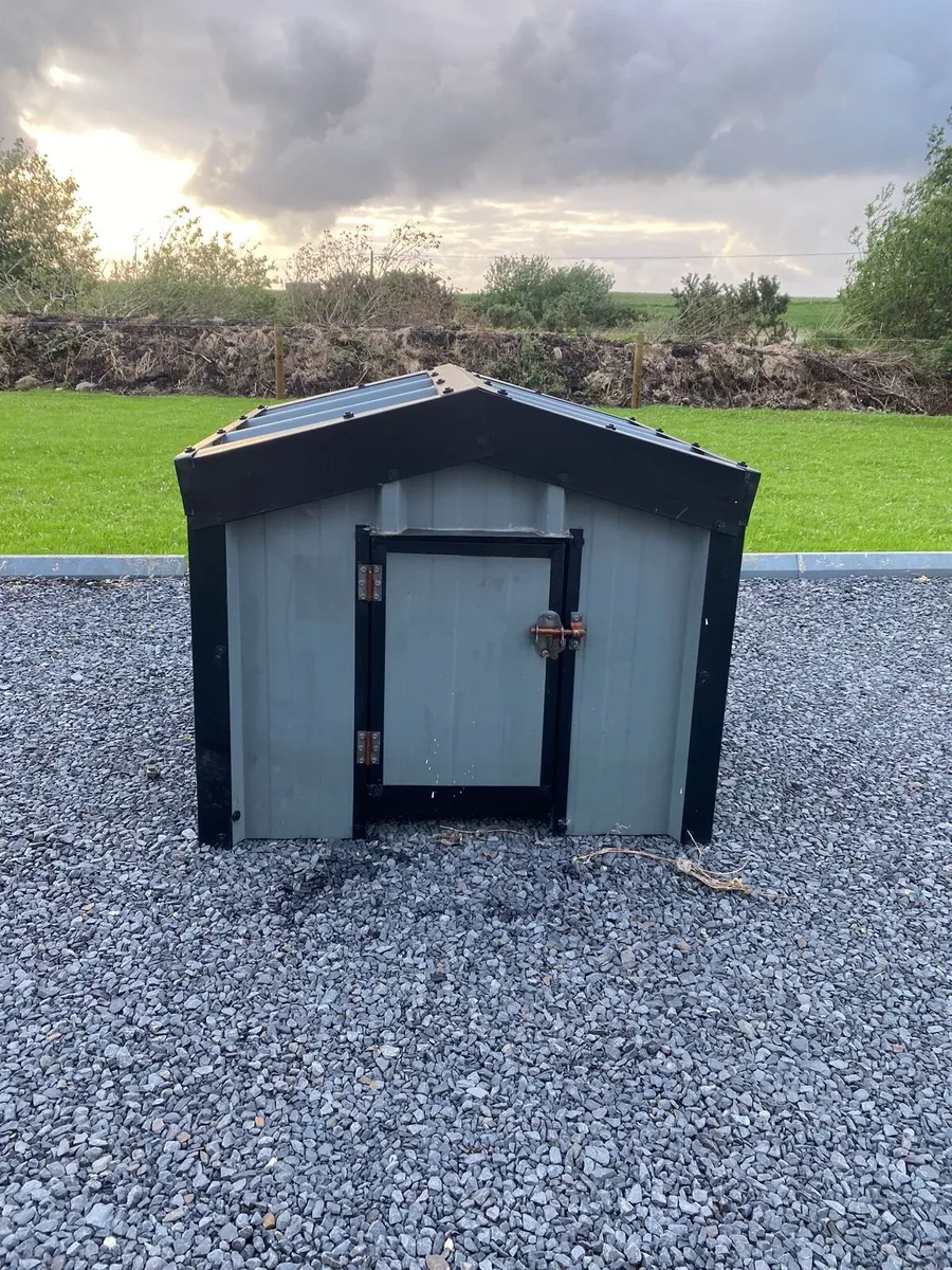 Insulated dog kennel/house - Image 1