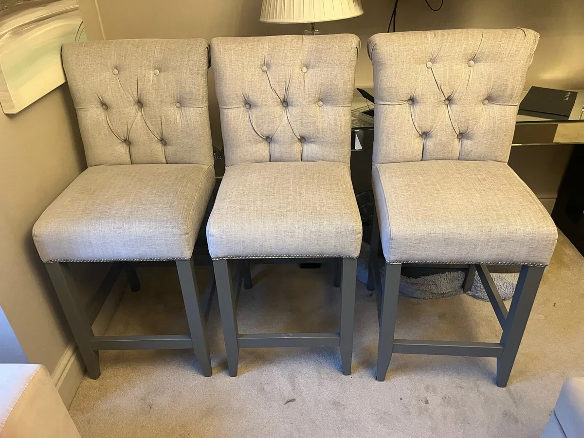 Kitchen island stools .