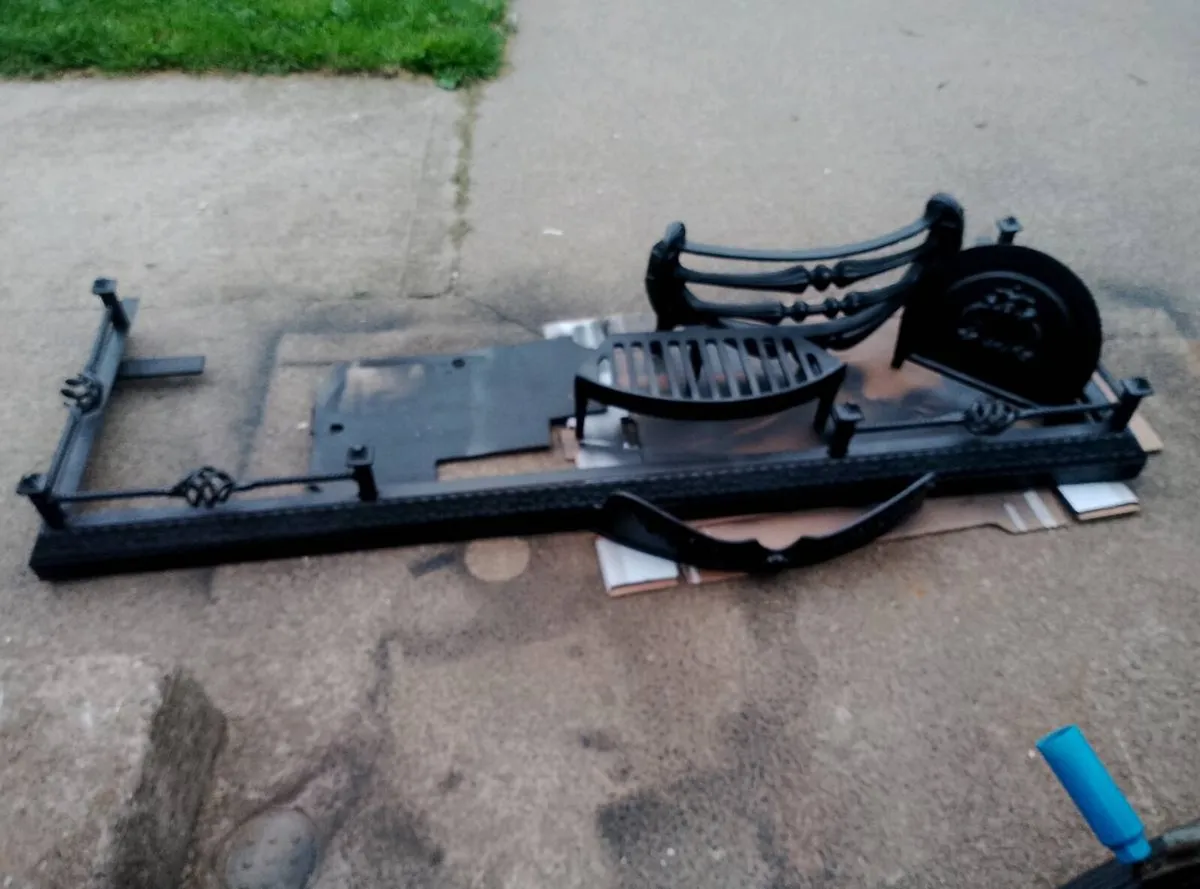 Cast iron fire gaurd with out side sourund for sal - Image 2