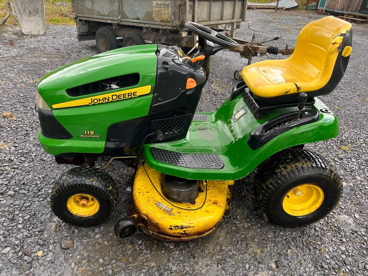 John Deere lawnmower - Image 1