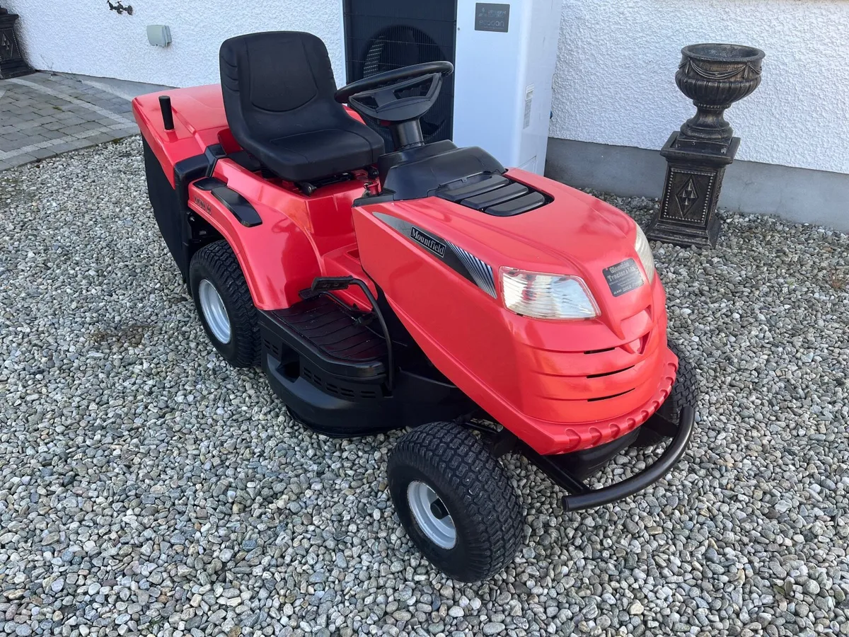 Mountfield 16hp hydrostatic ride on mower - Image 4