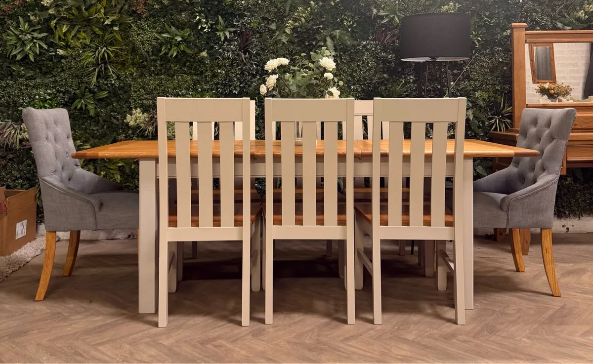 Extending oak kitchen table & 8 chairs - Image 2