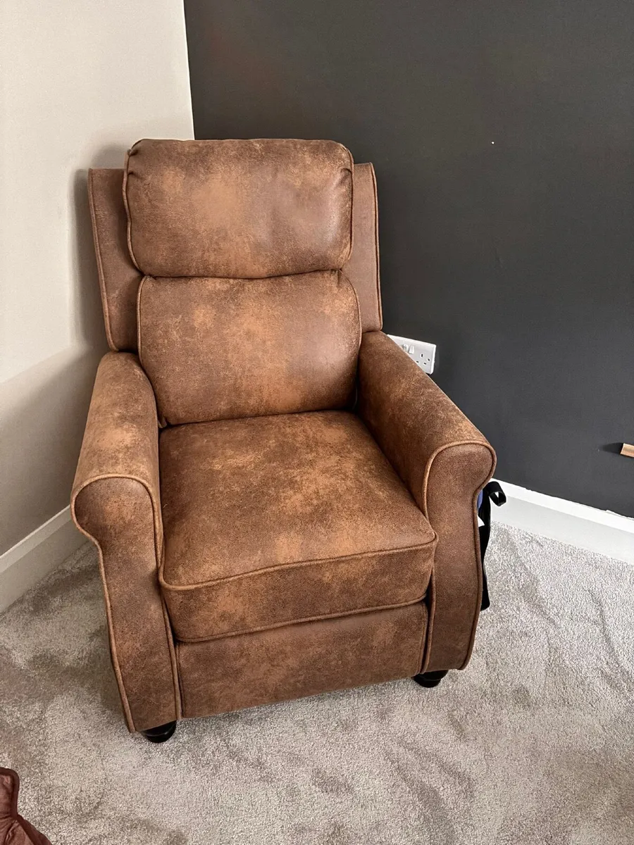 Recliner chair - Image 1