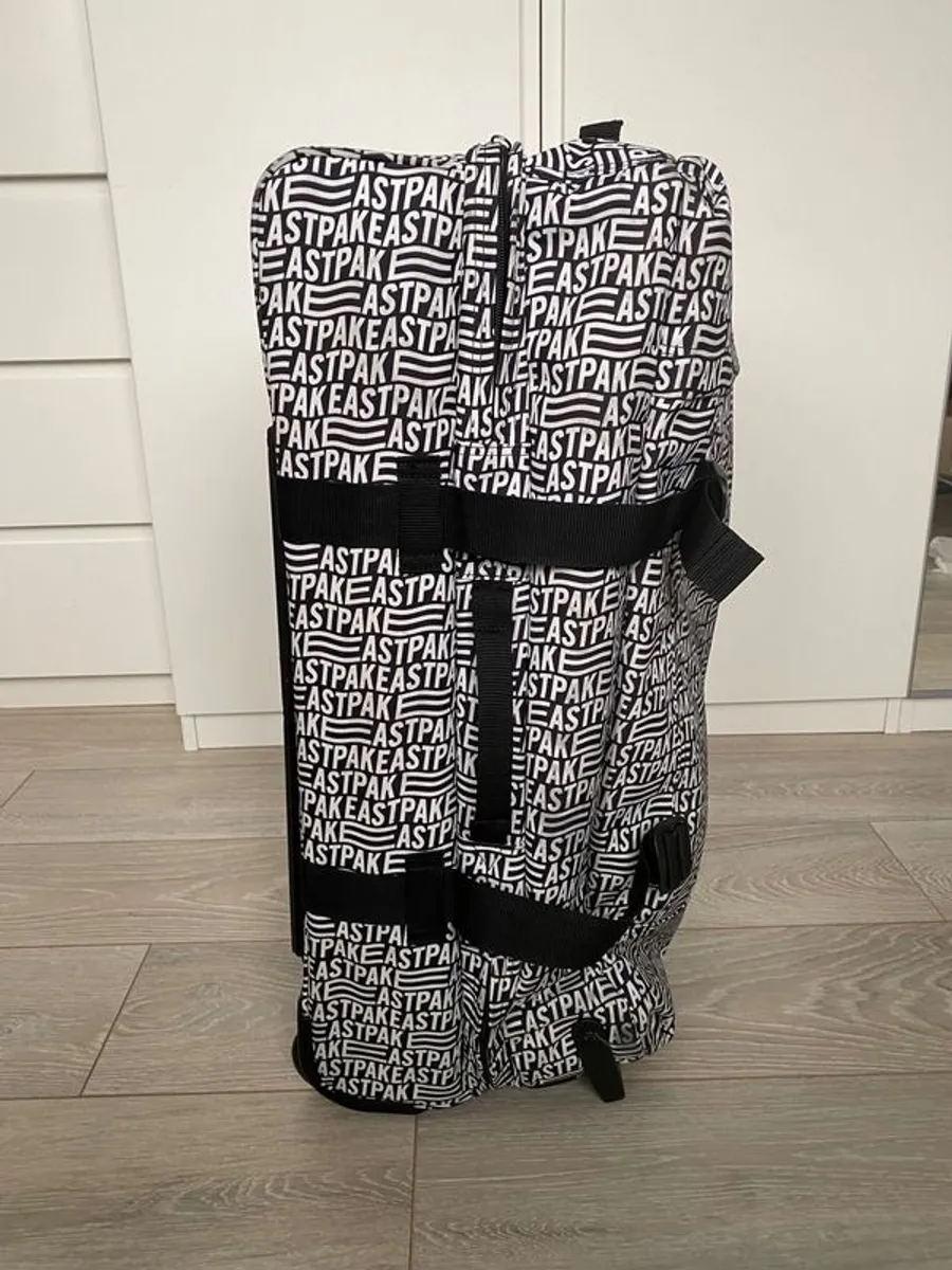 Eastpak Suitcase - Image 3