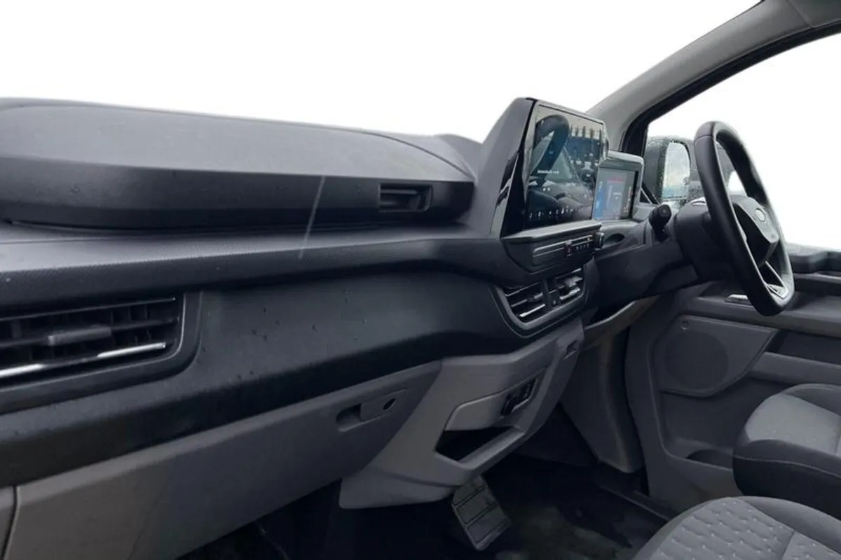 Ford Transit Custom LIMITED - Image 3