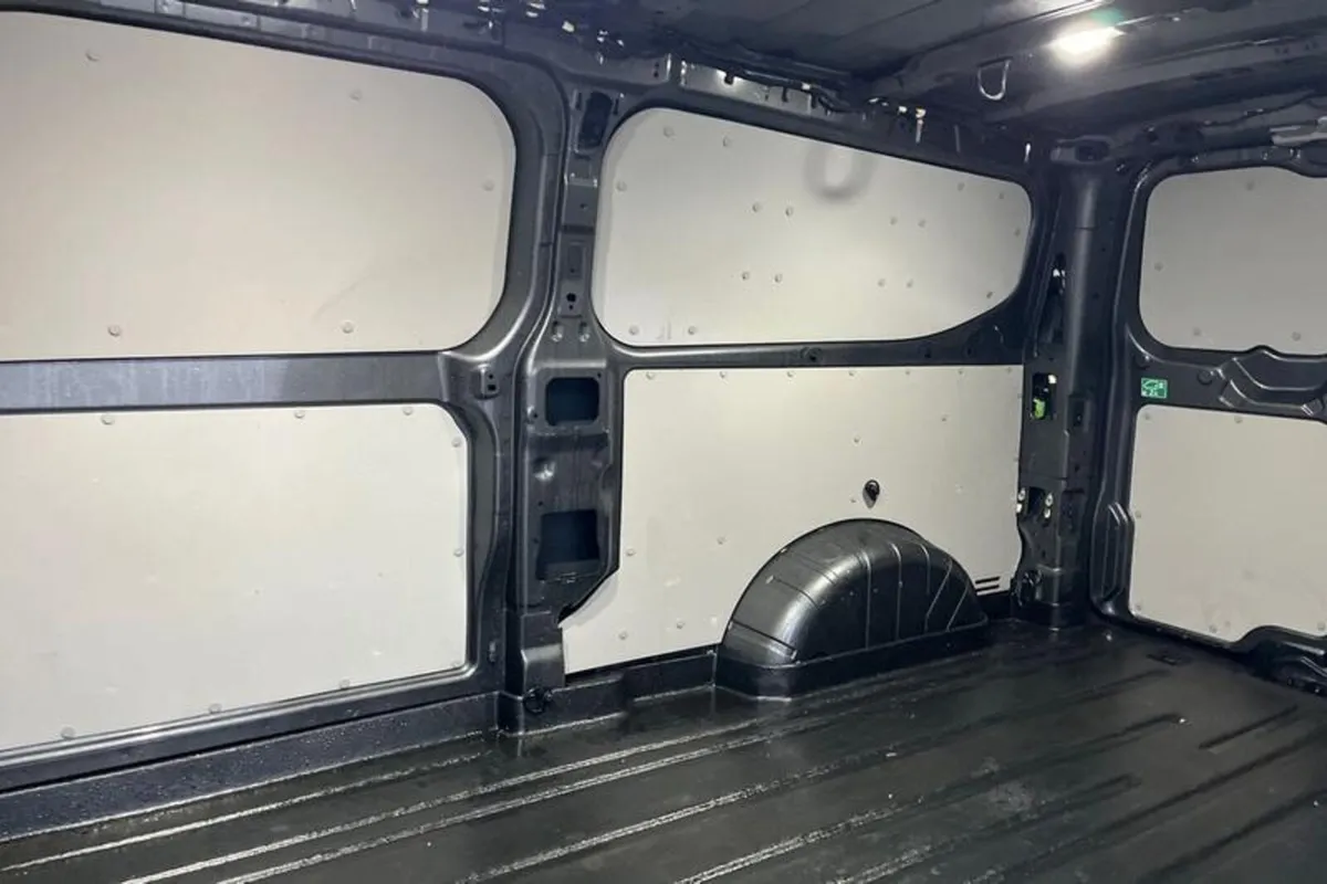 Ford Transit Custom LIMITED - Image 4