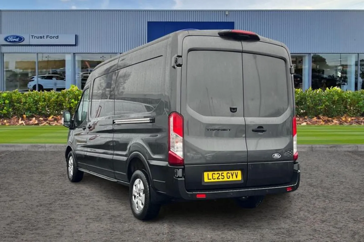 Ford Transit LIMITED - Image 2