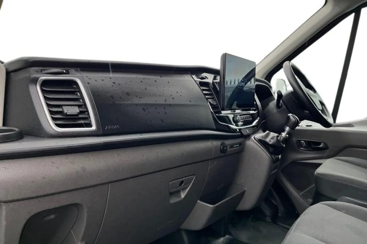 Ford Transit LIMITED - Image 3
