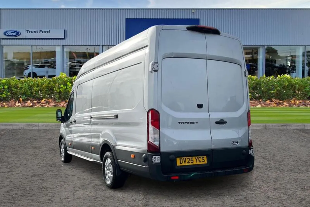 Ford Transit LIMITED - Image 2
