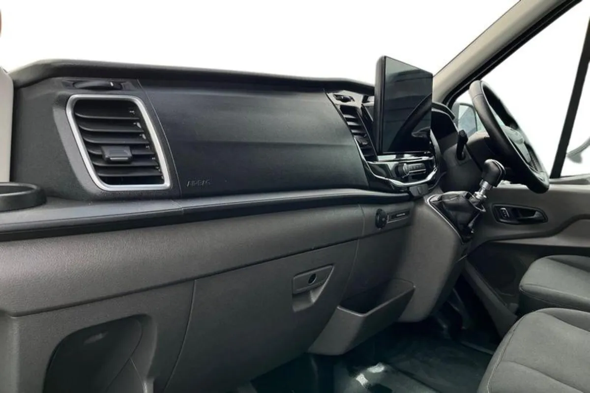 Ford Transit LIMITED - Image 3