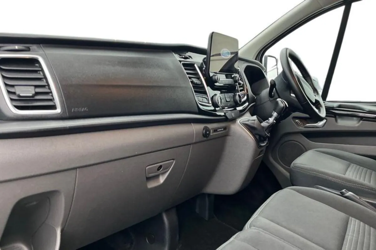 Ford Transit Custom LIMITED - Image 3