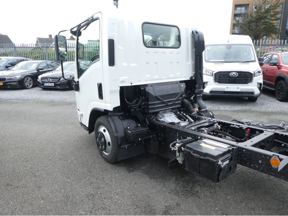 Isuzu N-Series NLR 3.5ton Isuzu Tipper at Autocity - Image 3