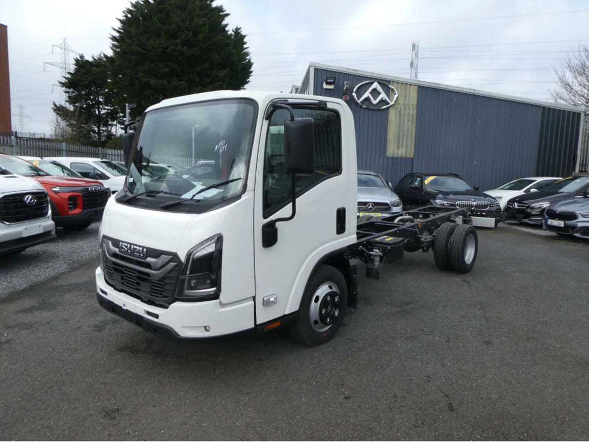 Isuzu N-Series NLR 3.5ton Isuzu Tipper at Autocity - Image 1